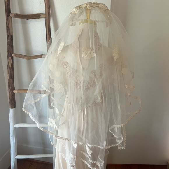 Stunning Vintage High Neck Floral Lace Ivory Wedding Dress XS with Veil - Picture 4 of 16